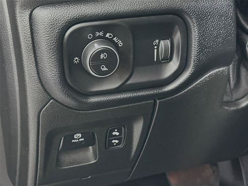Used 2020 RAM 1500 Big Horn AWD/4WD image 14