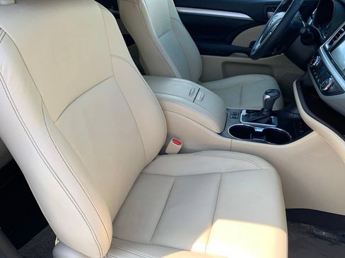 Used 2015 Toyota Highlander XLE AWD/4WD image 21