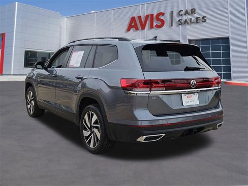 Used 2025 Volkswagen Atlas SE image 3