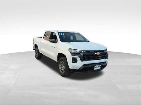 Used 2023 Chevrolet Colorado LT w/ LT Convenience Package II image 3
