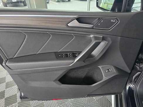 Used 2023 Volkswagen Tiguan SEL R-Line AWD/4WD image 34