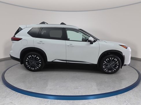 New 2026 Nissan Rogue Platinum w/ Platinum Premium Package AWD/4WD image 4