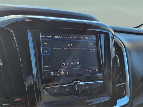 Used 2021 Chevrolet Traverse LS image 25