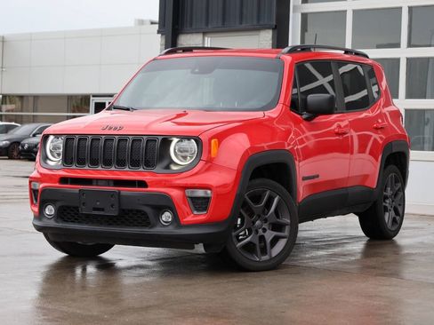 Used 2021 Jeep Renegade Latitude w/ Luxury Group II AWD/4WD image 3