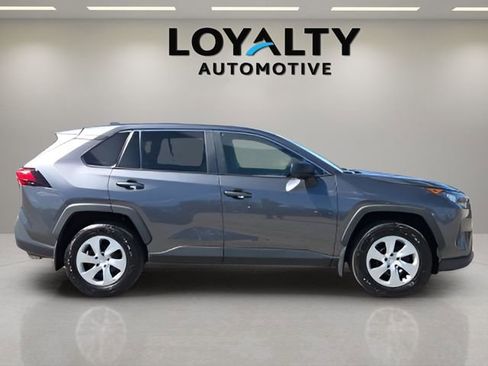 Used 2022 Toyota RAV4 LE image 6