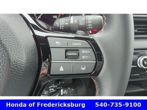 Used 2025 Honda Pilot Sport image 24