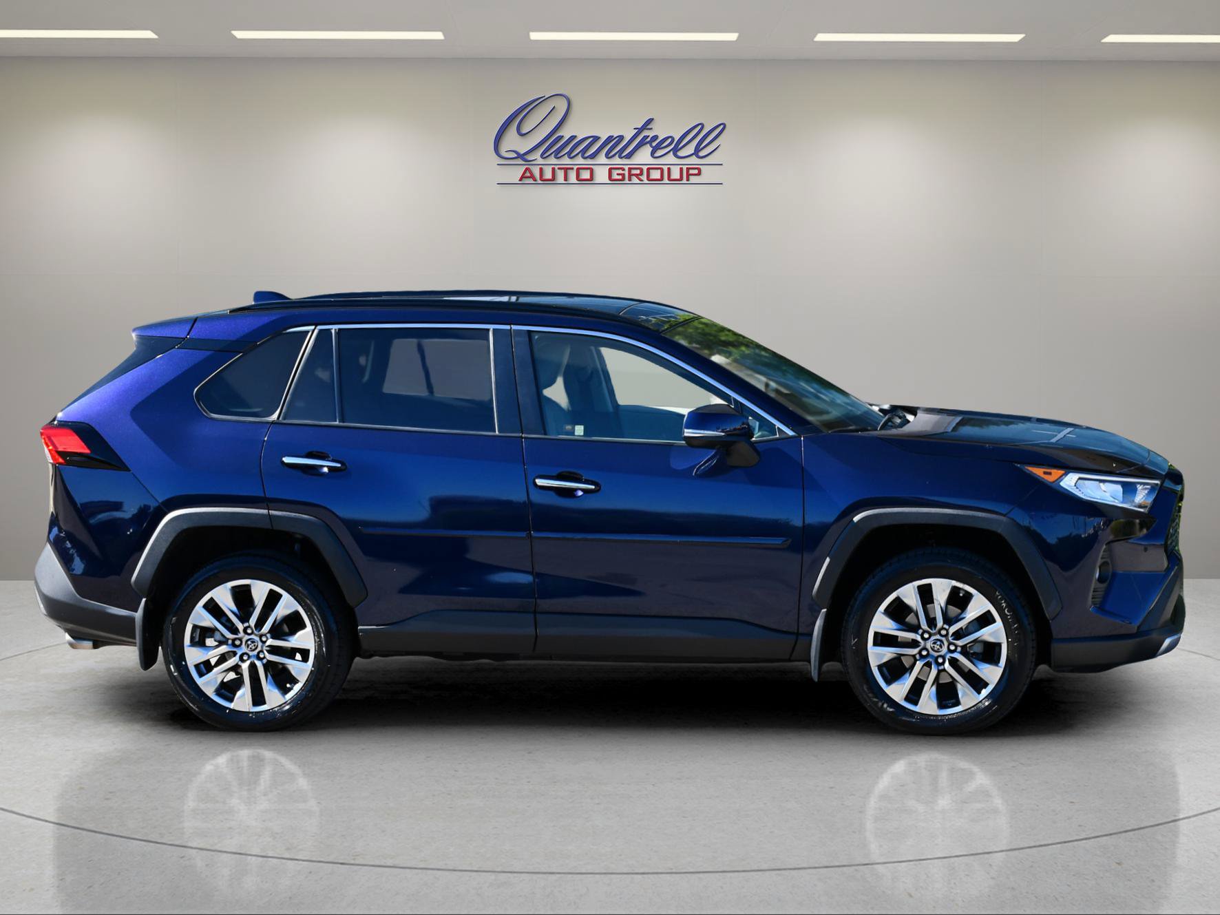 Used 2019 Toyota RAV4 Limited w/ Advanced Technology Package FWD image 3