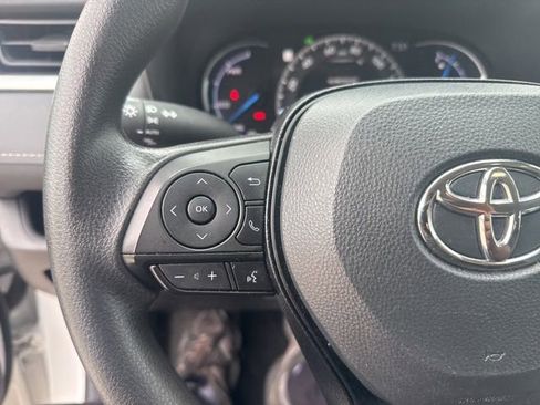 Used 2025 Toyota RAV4 XLE AWD/4WD image 14