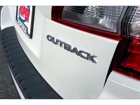 Used 2018 Subaru Outback 2.5i Premium image 8