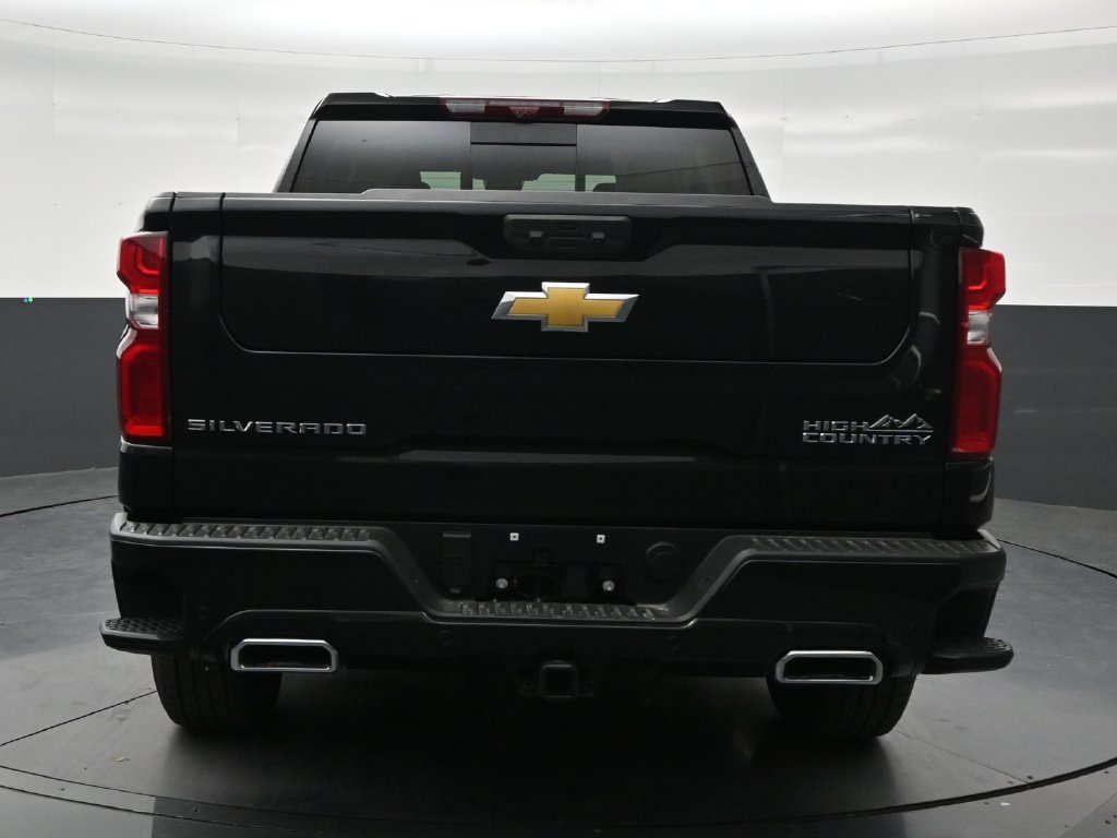 Used 2026 Chevrolet Silverado 1500 High Country w/ Technology Package RWD image 4