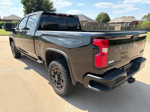 Used 2024 Chevrolet Silverado 2500 High Country w/ Midnight Edition AWD/4WD image 3