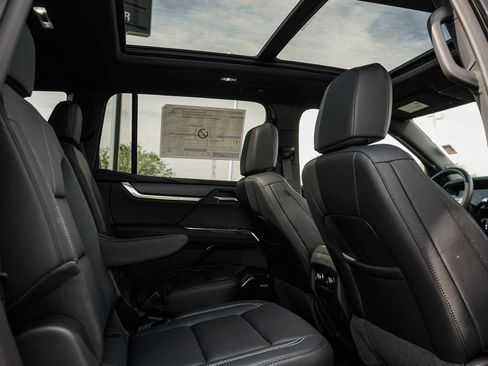 New 2026 GMC Acadia Elevation w/ Elevation Premium Package AWD/4WD image 13