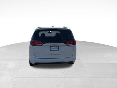 Certified 2019 Chrysler Pacifica Touring-L image 23