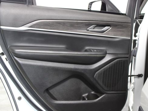Used 2023 Jeep Grand Cherokee L Limited RWD image 23