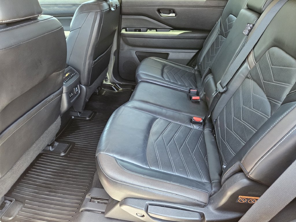 Used 2023 Nissan Pathfinder Platinum w/ Lighting Package (N92) AWD/4WD image 30