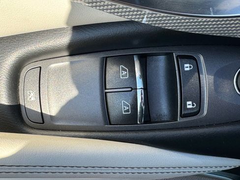 Used 2017 INFINITI Q60 Red Sport 400 image 18