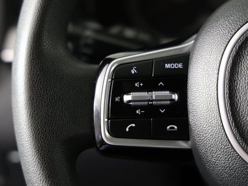 Used 2023 Kia Sorento LX image 14