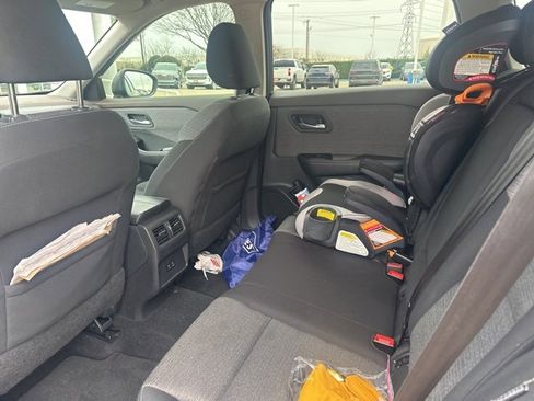 Used 2021 Nissan Rogue SV image 9