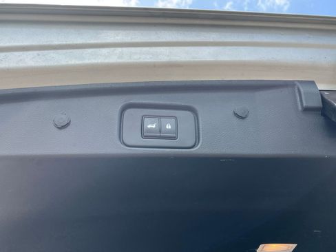 Used 2025 Nissan Pathfinder SV FWD image 23