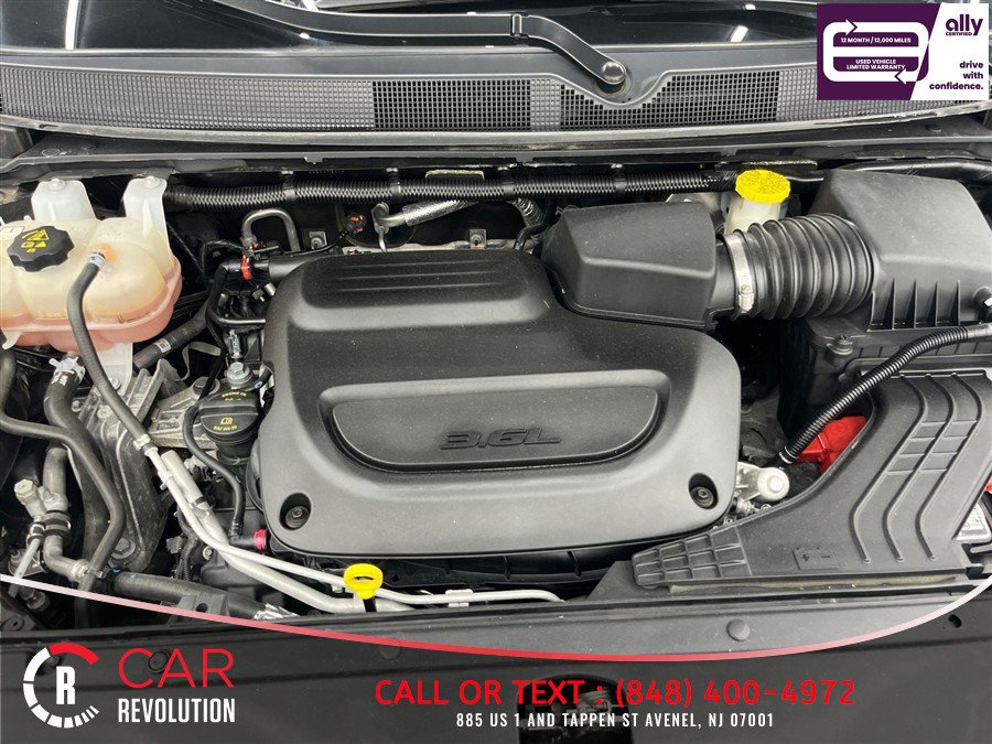 Used 2023 Chrysler Pacifica Touring-L FWD image 12