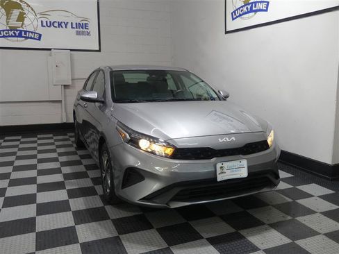 Used 2023 Kia Forte LXS w/ LXS Technology Package FWD image 4