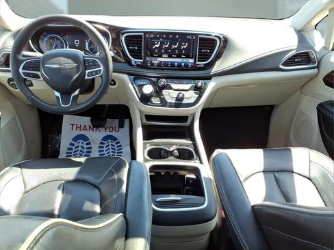 Used 2023 Chrysler Pacifica Limited FWD image 22