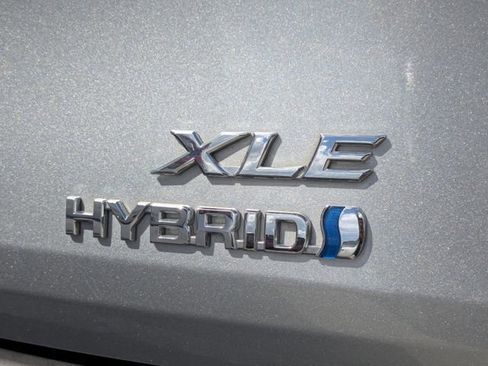 Used 2021 Toyota Sienna XLE w/ XLE Plus Package FWD image 12