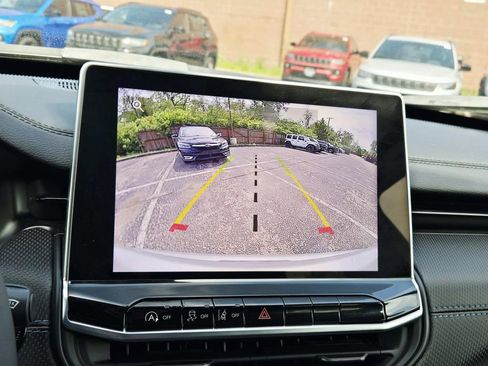 Certified 2025 Jeep Compass Latitude w/ Sun & Sound Group image 26