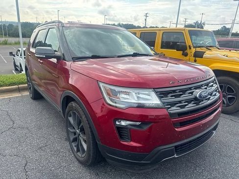 Used 2018 Ford Explorer XLT w/ Equipment Group 202A FWD image 3