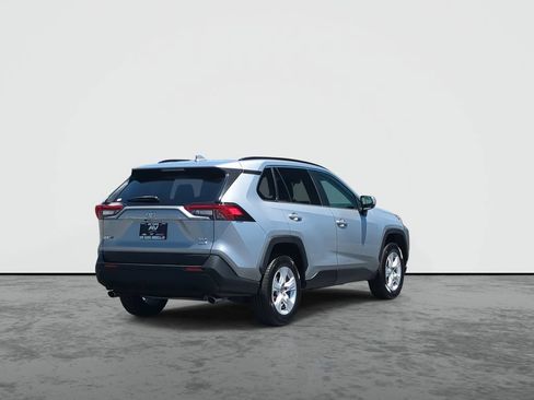 Used 2020 Toyota RAV4 XLE AWD/4WD image 8