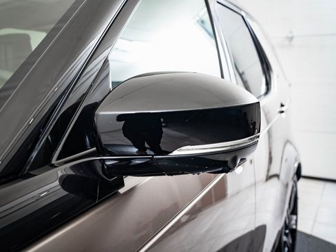 Certified 2024 Land Rover Discovery Metropolitan Edition image 17