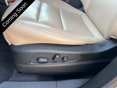 Used 2024 Cadillac XT4 Luxury w/ Cold Weather Package FWD image 17