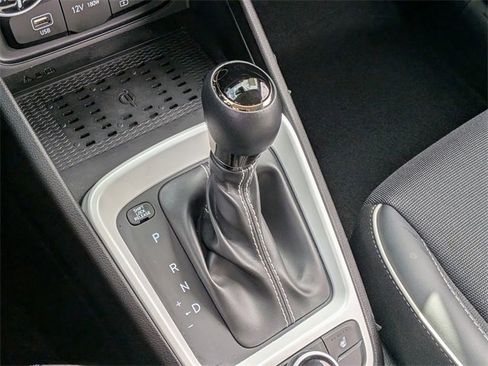 Used 2025 Hyundai Venue Limited image 25