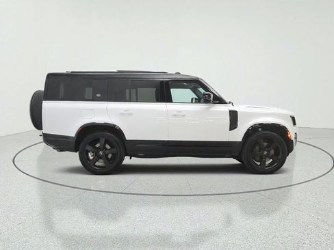 Used 2024 Land Rover Defender 130 X-Dynamic SE AWD/4WD image 4