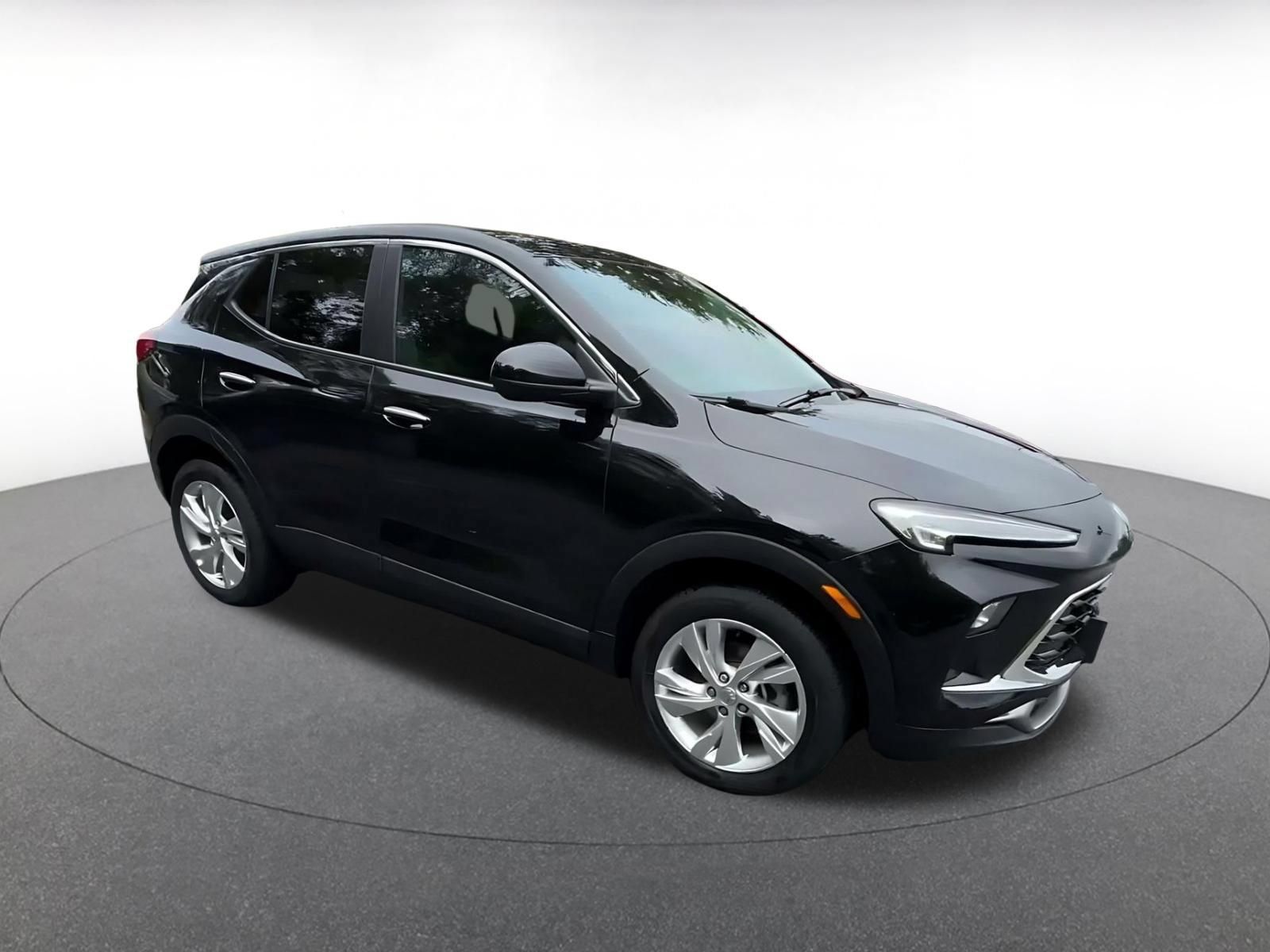 Used 2025 Buick Encore GX Preferred AWD/4WD image 2