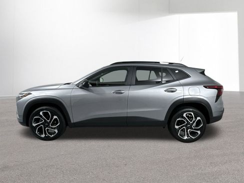 Used 2025 Chevrolet Trax RS w/ Driver Confidence Package image 28