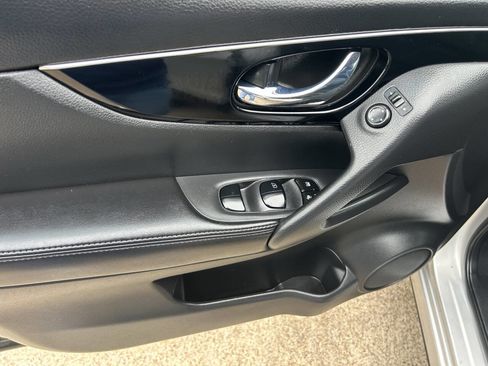 Used 2017 Nissan Rogue Sport SL FWD image 12