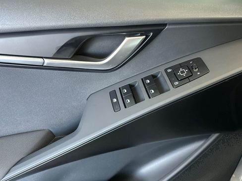 New 2026 Kia Niro LX image 11