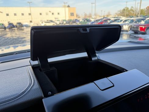 Used 2025 GMC Yukon XL Denali image 26