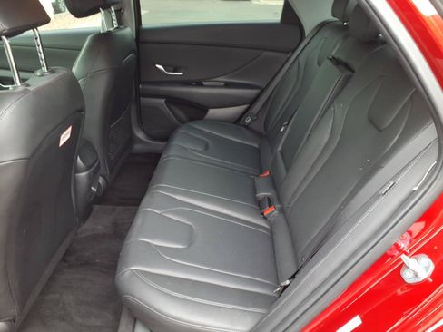 Certified 2025 Hyundai Elantra Limited FWD image 15