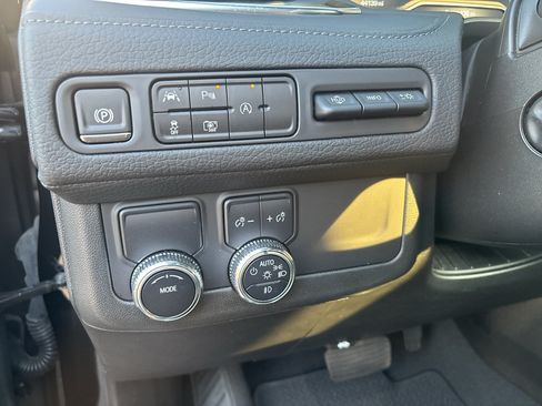 Used 2024 GMC Yukon XL Denali RWD image 13