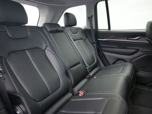 Used 2023 Jeep Grand Cherokee Limited image 27