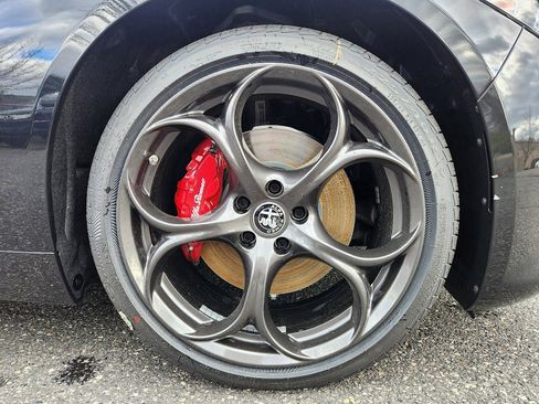 Used 2024 Alfa Romeo Giulia Ti w/ Performance Driving Package image 7