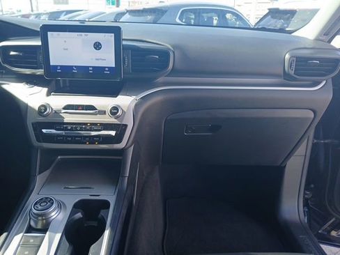Used 2022 Ford Explorer XLT image 16