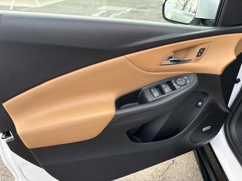 Used 2016 Chevrolet Volt Premier w/ Driver Confidence Package FWD image 9