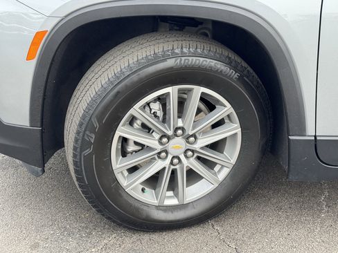 Used 2023 Chevrolet Traverse LT FWD image 40