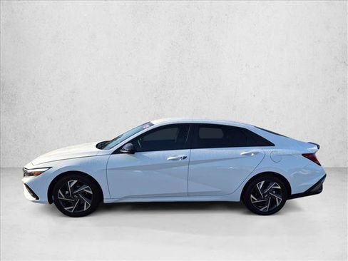 Certified 2025 Hyundai Elantra SEL FWD image 9