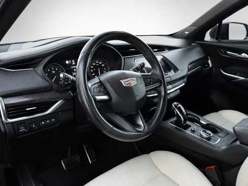 Used 2022 Cadillac XT4 Sport FWD image 26