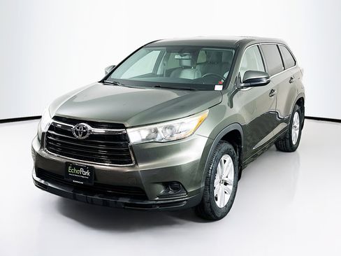 Used 2016 Toyota Highlander LE AWD/4WD image 3