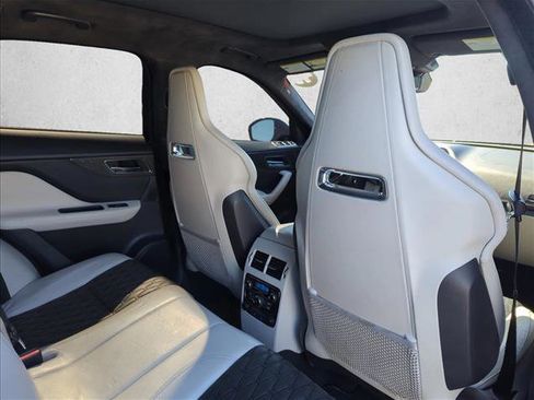 Used 2019 Jaguar F-PACE SVR image 18